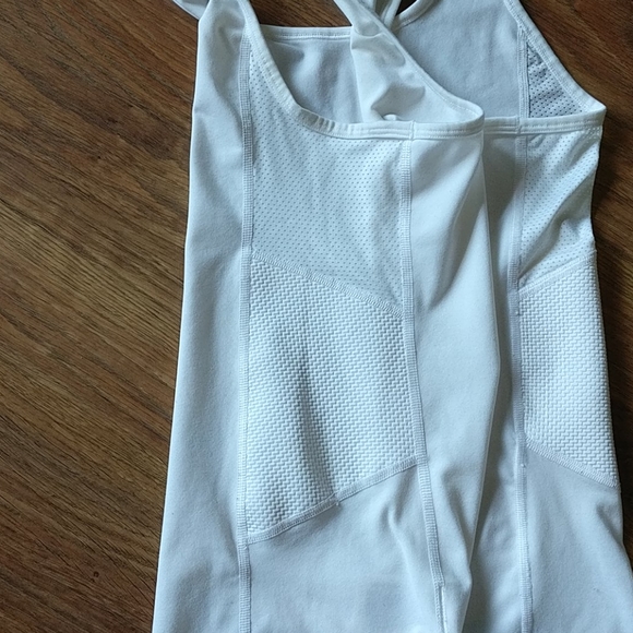 Gap - racerback tank - activewear - Picture 3 of 6